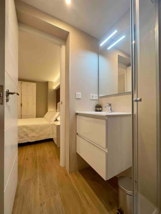 Anaya, 3º Piso, A Estrenar En Pleno Centro De * Granada